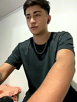 Snapshot of Tavinho067 chatting on October 2025 04:13:02 AM Tavinho067 online show from October 2025 04:13:02 AM