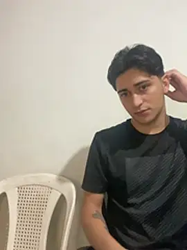 Tavinho067 online show from May 2026 09:53:01 PM