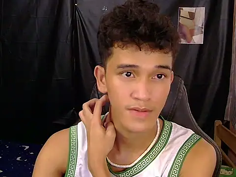 Snapshot of kenbigcockxx chatting on February 2026 02:21:01 AM kenbigcockxx online show from February 2026 02:21:01 AM