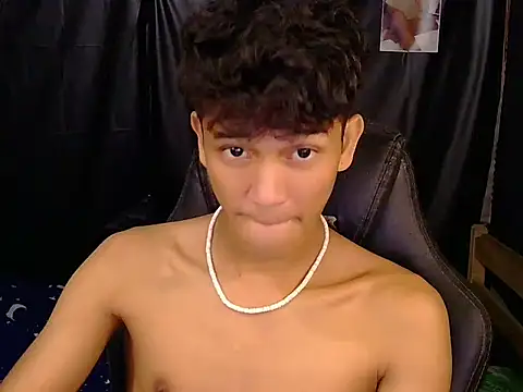 Snapshot of kenbigcockxx chatting on March 2026 07:43:02 PM kenbigcockxx online show from March 2026 07:43:02 PM