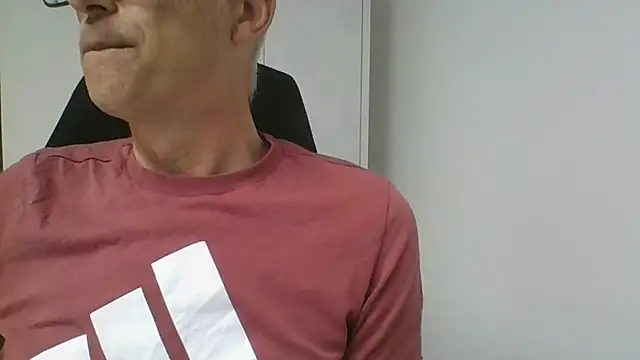 Snapshot of Sensor2000 chatting on May 2026 10:02:02 AM Sensor2000 online show from May 2026 10:02:02 AM