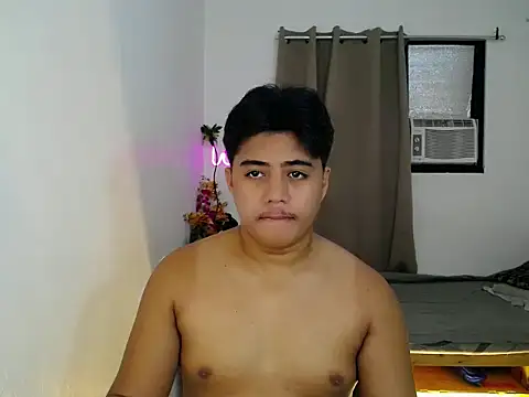 Snapshot of Hugecock2hundle_intown chatting on November 2025 08:09:01 AM Hugecock2hundle intown online show from November 2025 08:09:01 AM