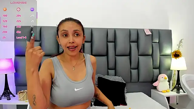 valeriasweet  online show from November 2025 04:17:01 PM