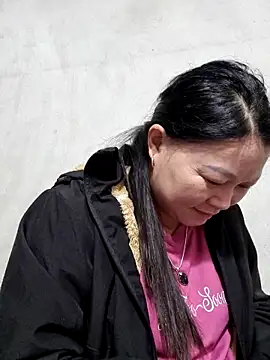 yoowwmr online show from November 2025 02:00:02 AM