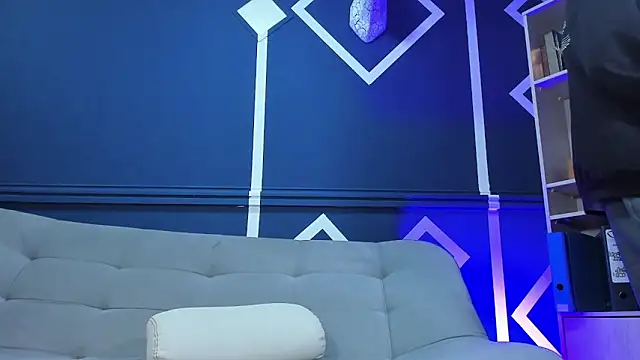 etham wolf  online show from September 2025 12:29:01 PM