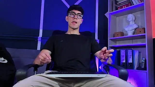 etham wolf  online show from October 2025 04:15:02 PM