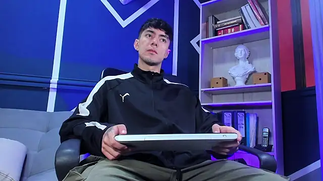 etham wolf  online show from October 2025 12:59:02 PM