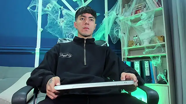 etham wolf  online show from October 2025 11:54:01 AM