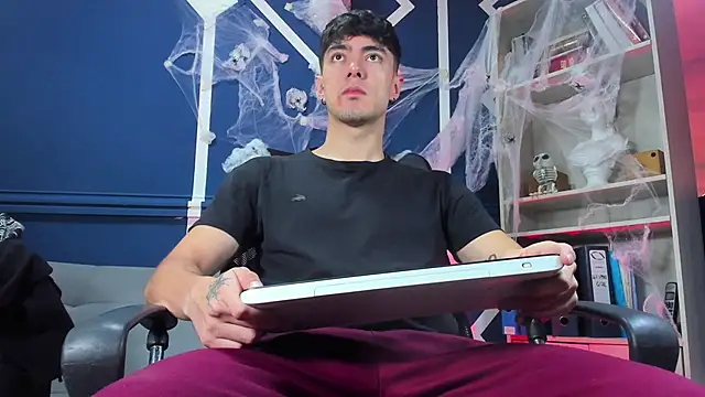 etham wolf  online show from October 2025 01:11:01 PM