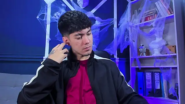 etham wolf  online show from November 2025 01:23:02 PM