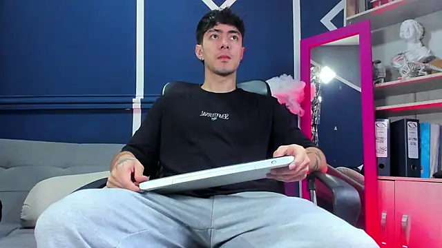 etham wolf  online show from November 2025 12:41:02 PM