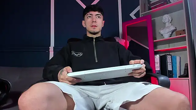 etham wolf  online show from December 2025 11:52:02 AM