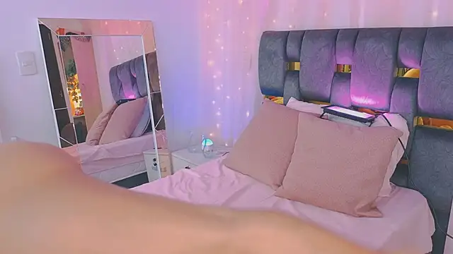 anitaglow online show from November 2025 10:52:01 PM