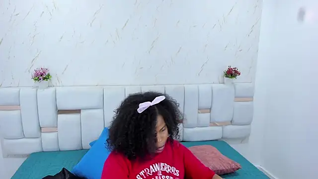 MiiaSmith   online show from December 2025 09:44:01 PM