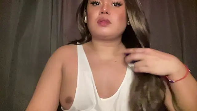 Snapshot of RedHead_Thalia chatting on April 2026 08:32:02 PM RedHead Thalia online show from April 2026 08:32:02 PM