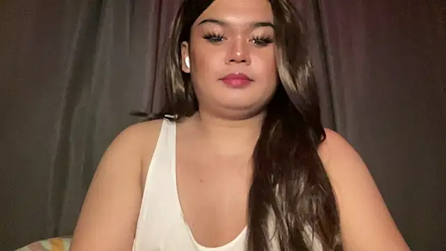 Snapshot of RedHead_Thalia chatting on April 2026 10:04:01 PM RedHead Thalia online show from April 2026 10:04:01 PM