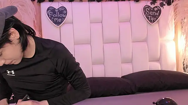 Daphne And Roger online show from April 2026 11:22:02 AM