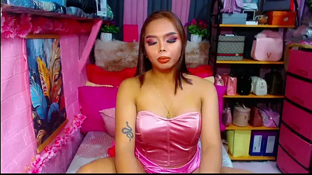 MoniqueCeleste online show from October 2025 05:56:01 PM