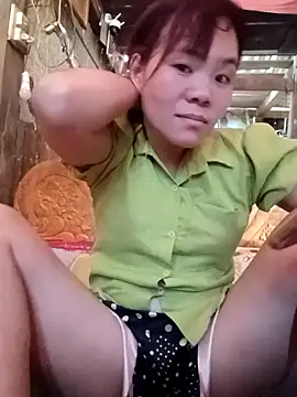 Snapshot of Nguyet135 chatting on April 2026 05:56:02 AM Nguyet135 online show from April 2026 05:56:02 AM