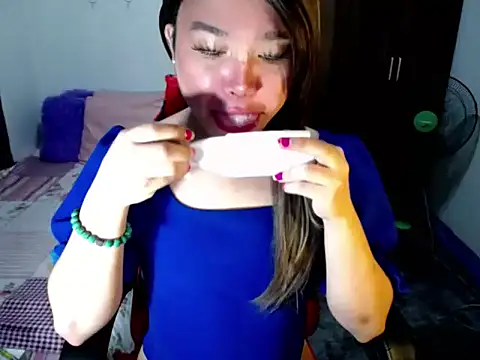 Snapshot of Urassiansweetcummer chatting on October 2025 03:16:02 AM Urassiansweetcummer online show from October 2025 03:16:02 AM