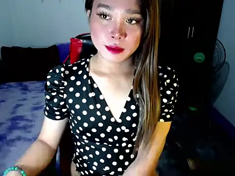 Snapshot of Urassiansweetcummer chatting on November 2025 02:12:01 AM Urassiansweetcummer online show from November 2025 02:12:01 AM