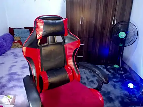 Urassiansweetcummer online show from April 2026 04:24:02 AM