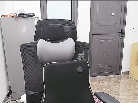 Shulee21 online show from October 2025 02:33:01 AM