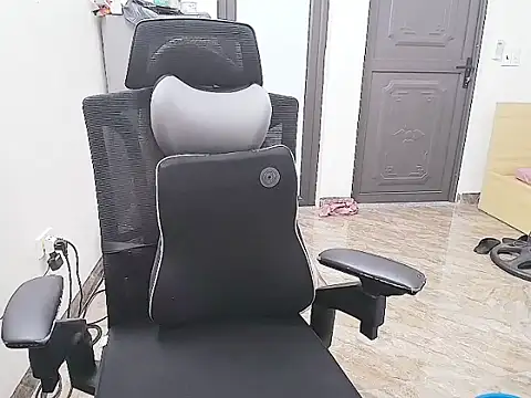 Shulee21 online show from October 2025 03:19:01 AM