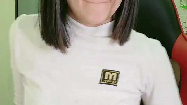 Shulee21 online show from November 2025 01:48:01 AM