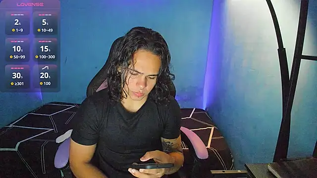 Snapshot of Maximiliano_scoott__ chatting on October 2025 06:52:01 PM Maximiliano scoott   online show from October 2025 06:52:01 PM