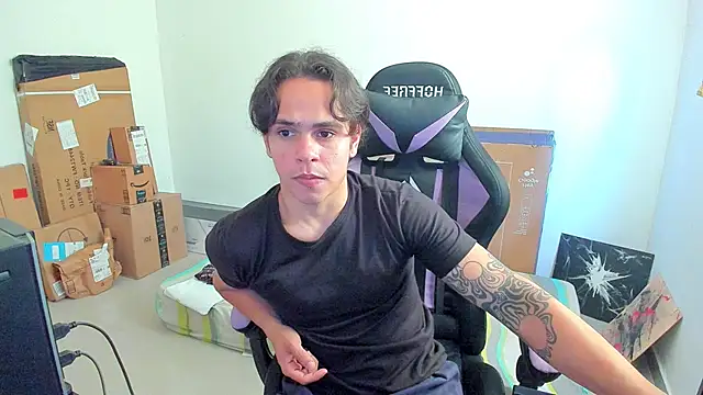 Snapshot of Maximiliano_scoott__ chatting on October 2025 06:21:01 PM Maximiliano scoott   online show from October 2025 06:21:01 PM