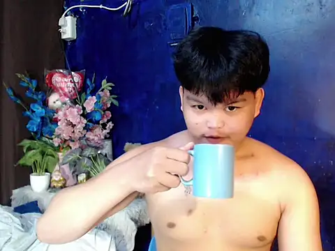 Reynelcock online show from March 2026 04:17:01 AM