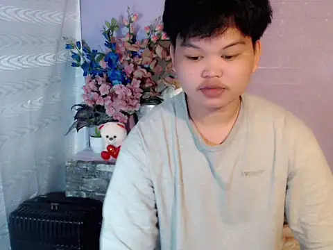 Snapshot of Reynelcock chatting on May 2026 05:36:01 AM Reynelcock online show from May 2026 05:36:01 AM
