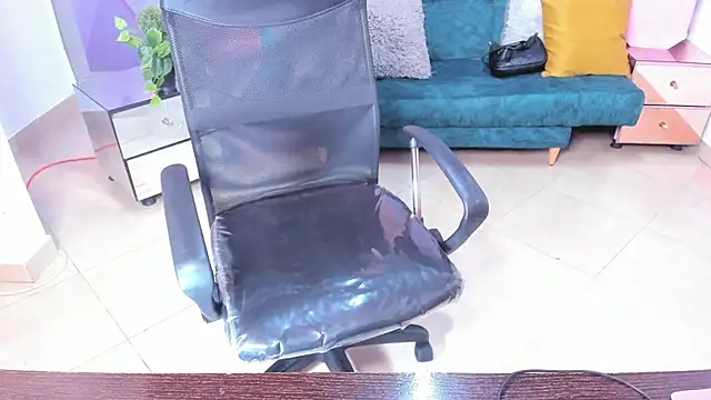 Dantzel  online show from December 2025 12:22:02 PM