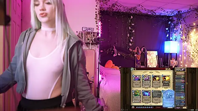 littlelune online show from October 2025 02:32:01 AM