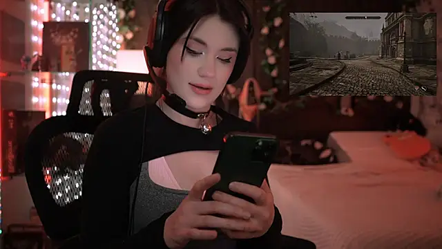 littlelune online show from January 2026 12:38:01 AM