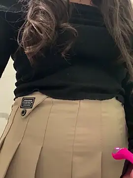 Isabella21  online show from November 2025 08:30:02 PM