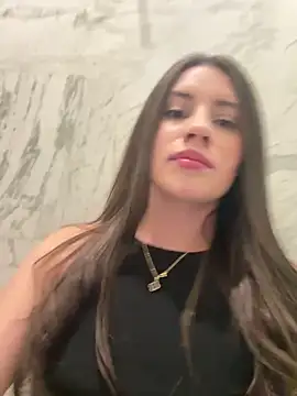 Isabella21  online show from November 2025 10:54:02 PM