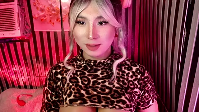 UrhotlucyTS online show from April 2026 07:03:02 AM