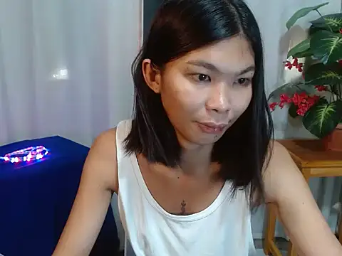 Snapshot of laura_leeforever chatting on June 2026 02:12:01 AM laura leeforever online show from June 2026 02:12:01 AM