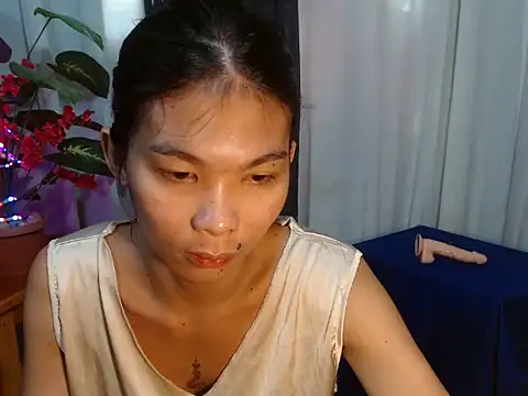 Snapshot of laura_leeforever chatting on June 2026 01:12:02 AM laura leeforever online show from June 2026 01:12:02 AM