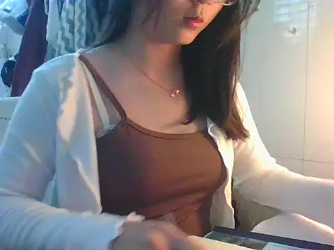 Linzly online show from December 2025 02:50:02 AM