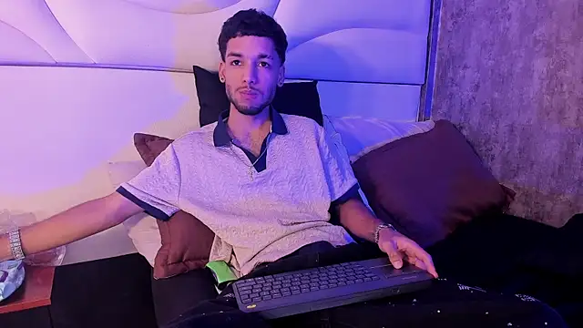 Snapshot of Thiagoferreti chatting on May 2026 03:25:02 AM Thiagoferreti online show from May 2026 03:25:02 AM