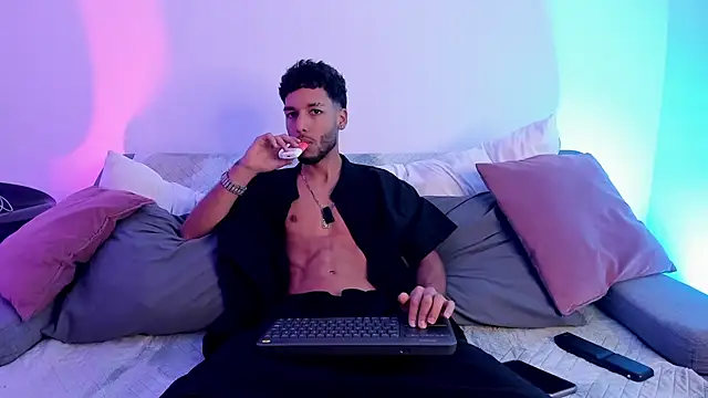 Snapshot of Thiagoferreti chatting on June 2026 03:29:02 AM Thiagoferreti online show from June 2026 03:29:02 AM
