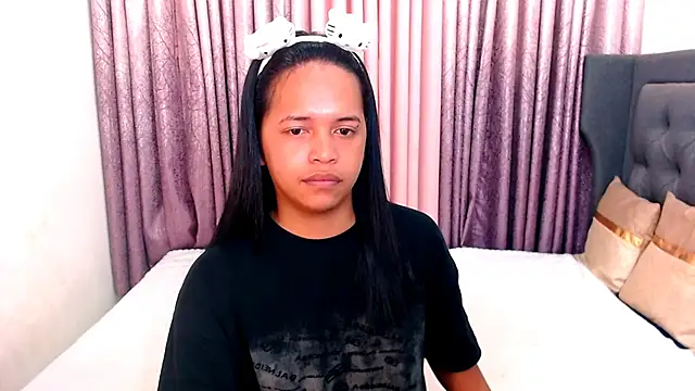 Snapshot of Lorainnelustts chatting on October 2025 09:17:02 PM Lorainnelustts online show from October 2025 09:17:02 PM