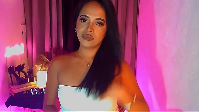 Lorainnelustts online show from January 2026 05:17:02 PM