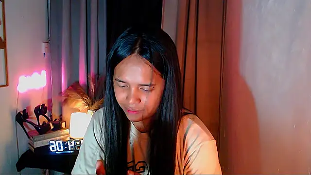 Lorainnelustts online show from February 2026 06:41:02 AM