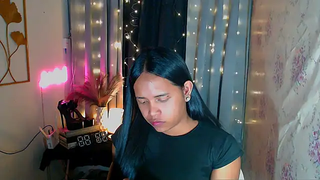 Lorainnelustts online show from February 2026 02:02:02 PM