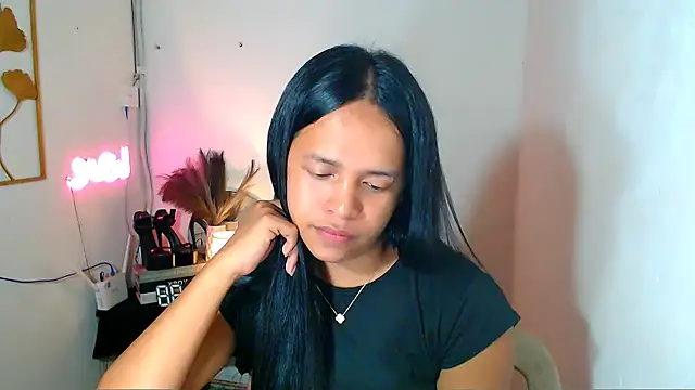 Lorainnelustts online show from March 2026 04:58:01 AM