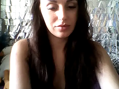 Qinini online show from September 2025 07:19:01 AM